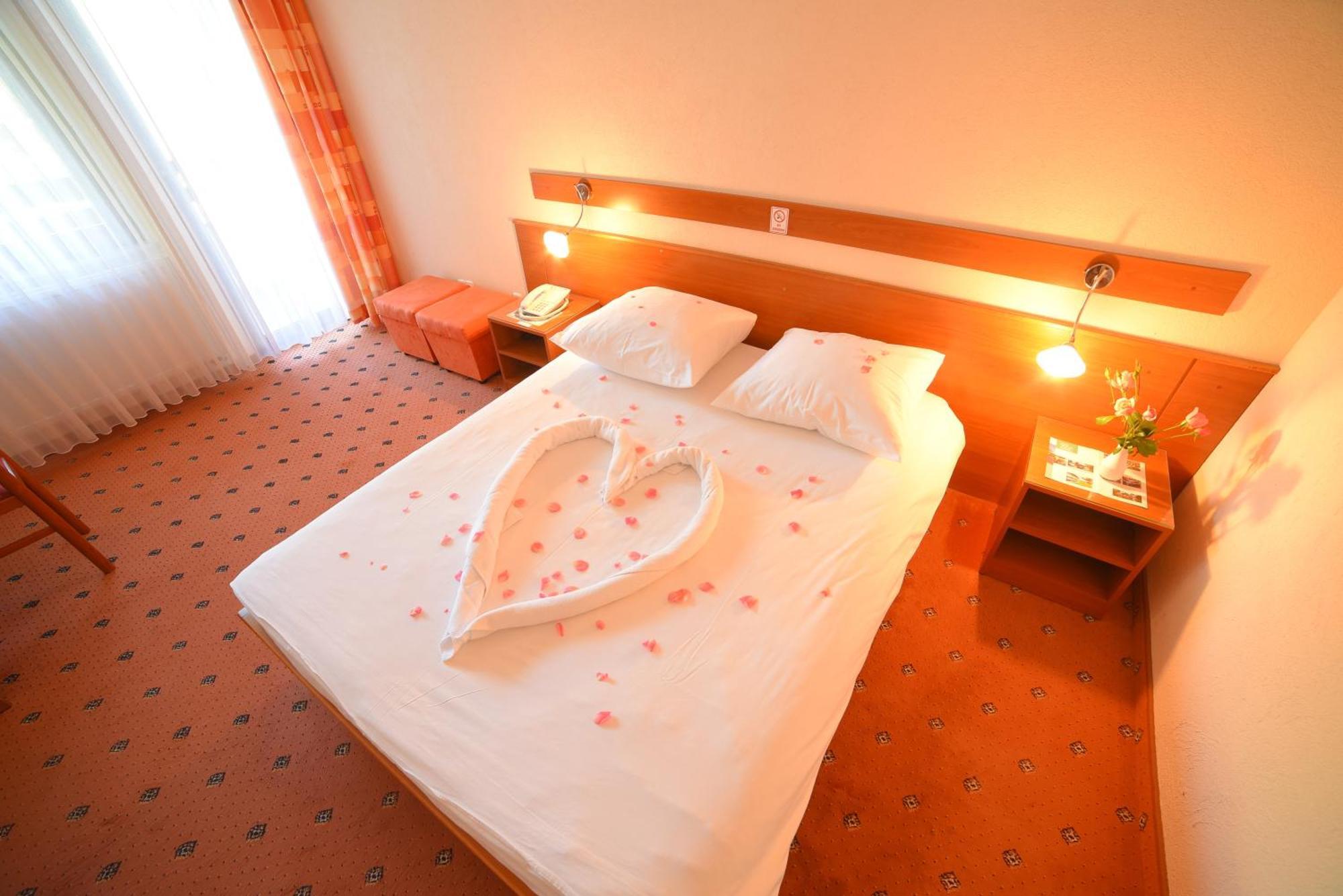 Hotel Ada บีฮัช ภายนอก รูปภาพ