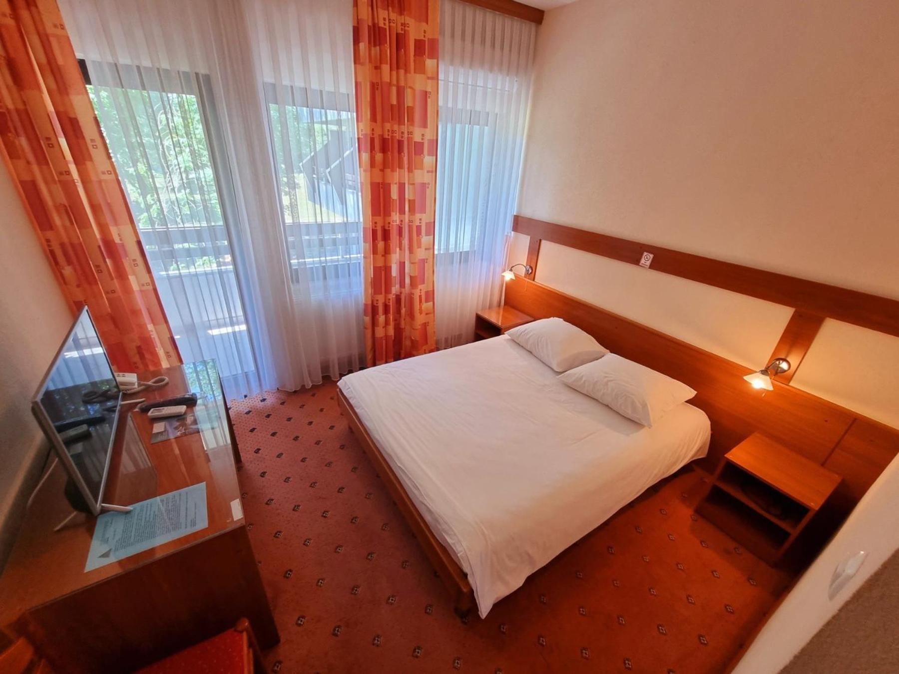Hotel Ada บีฮัช ภายนอก รูปภาพ