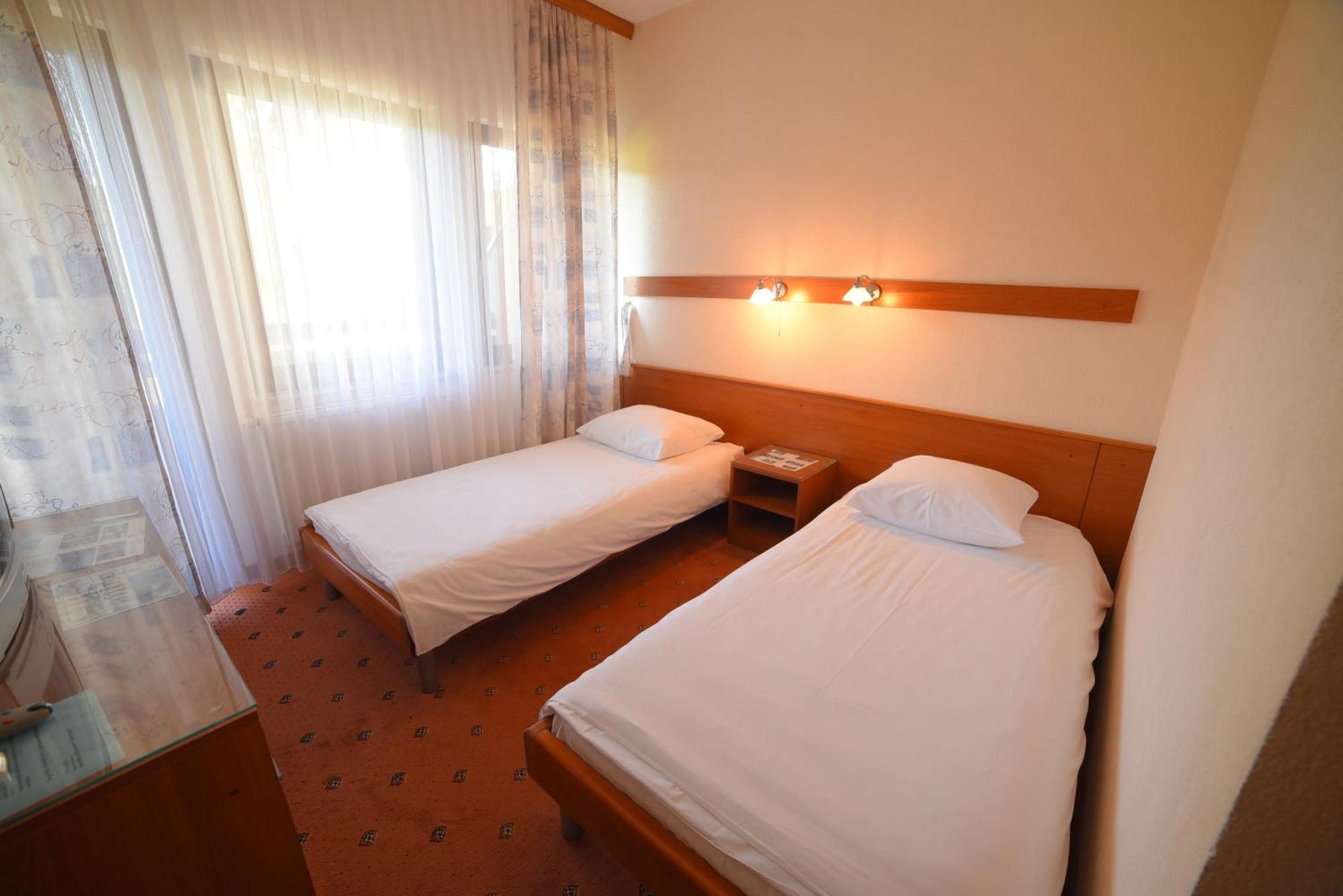 Hotel Ada บีฮัช ภายนอก รูปภาพ
