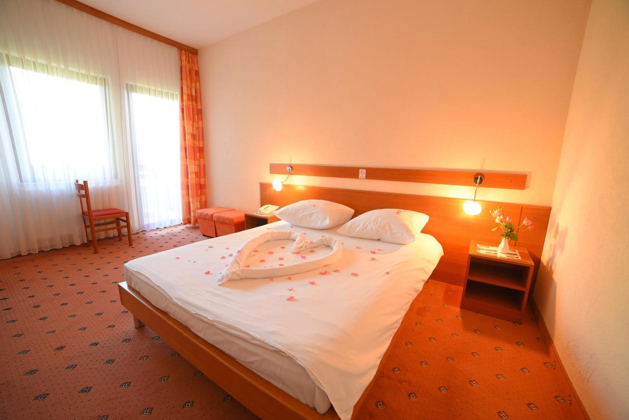 Hotel Ada บีฮัช ภายนอก รูปภาพ